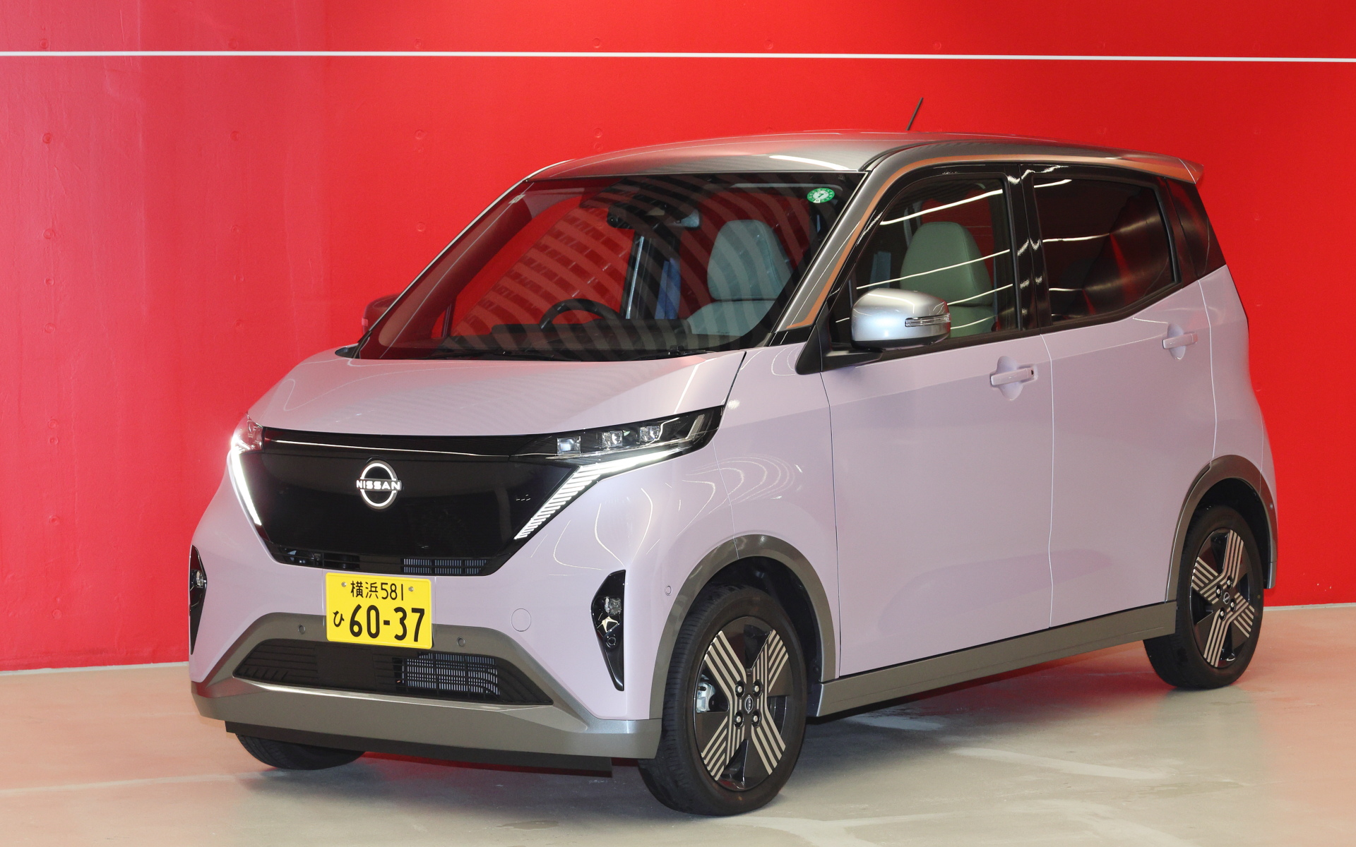 新たに追加された新色「シルキーライラック/チタニウムグレー」の2トーンカラー