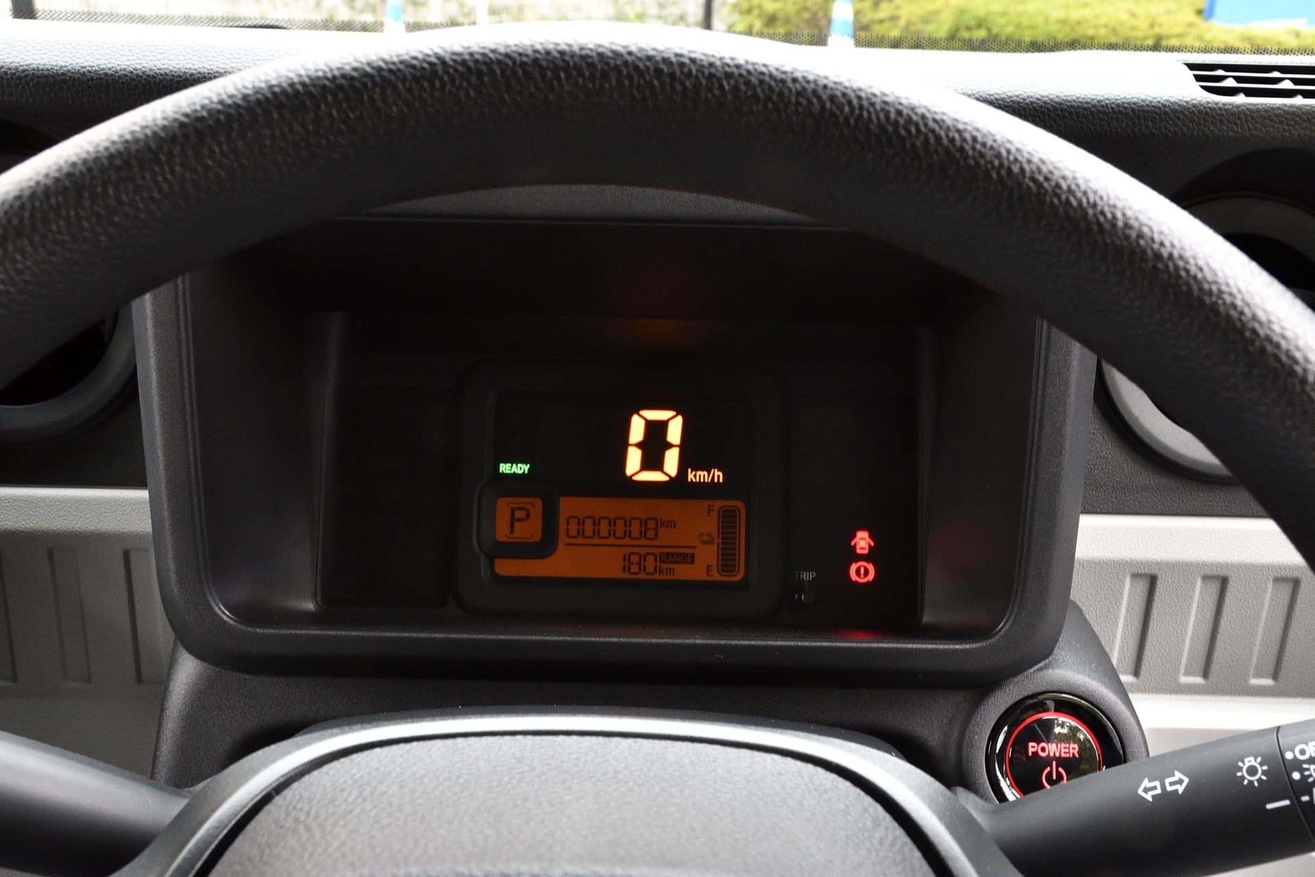 こちらはe:Gとe:Lのインフォメーションディスプレイ。よりシンプルな機能になっている