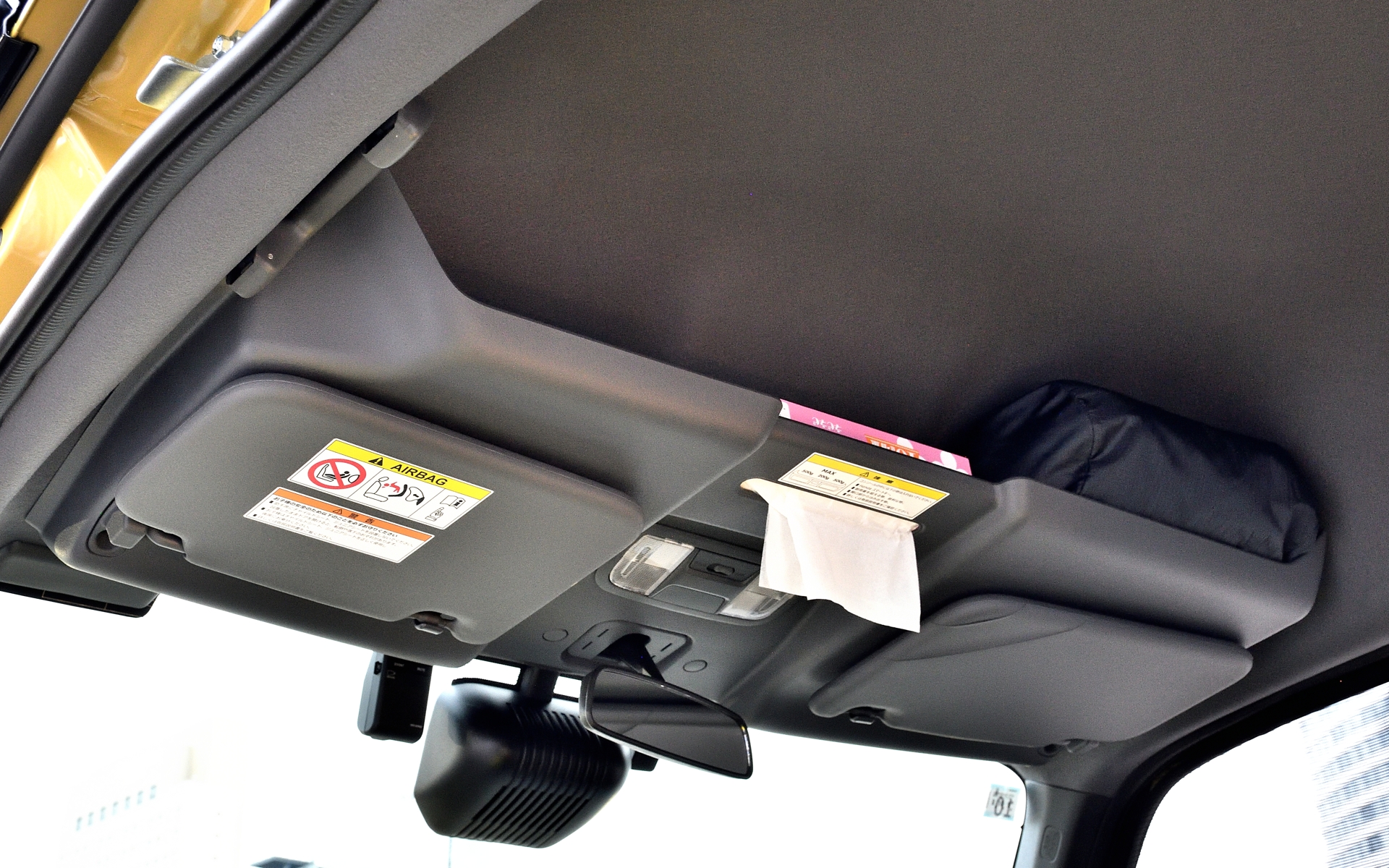 N-VANの純正アクセサリーでは人気のルーフコンソール。e:FUN用の価格は2万4200円