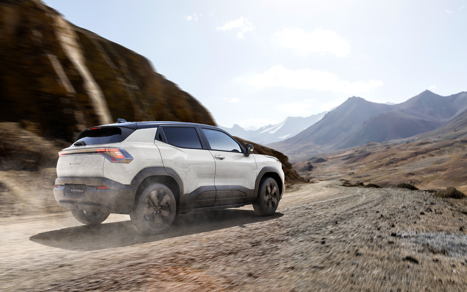 e VITARAのボディサイズは4275×1800×1635mm（全長×全幅×全高）、ホイールベースは2700mm