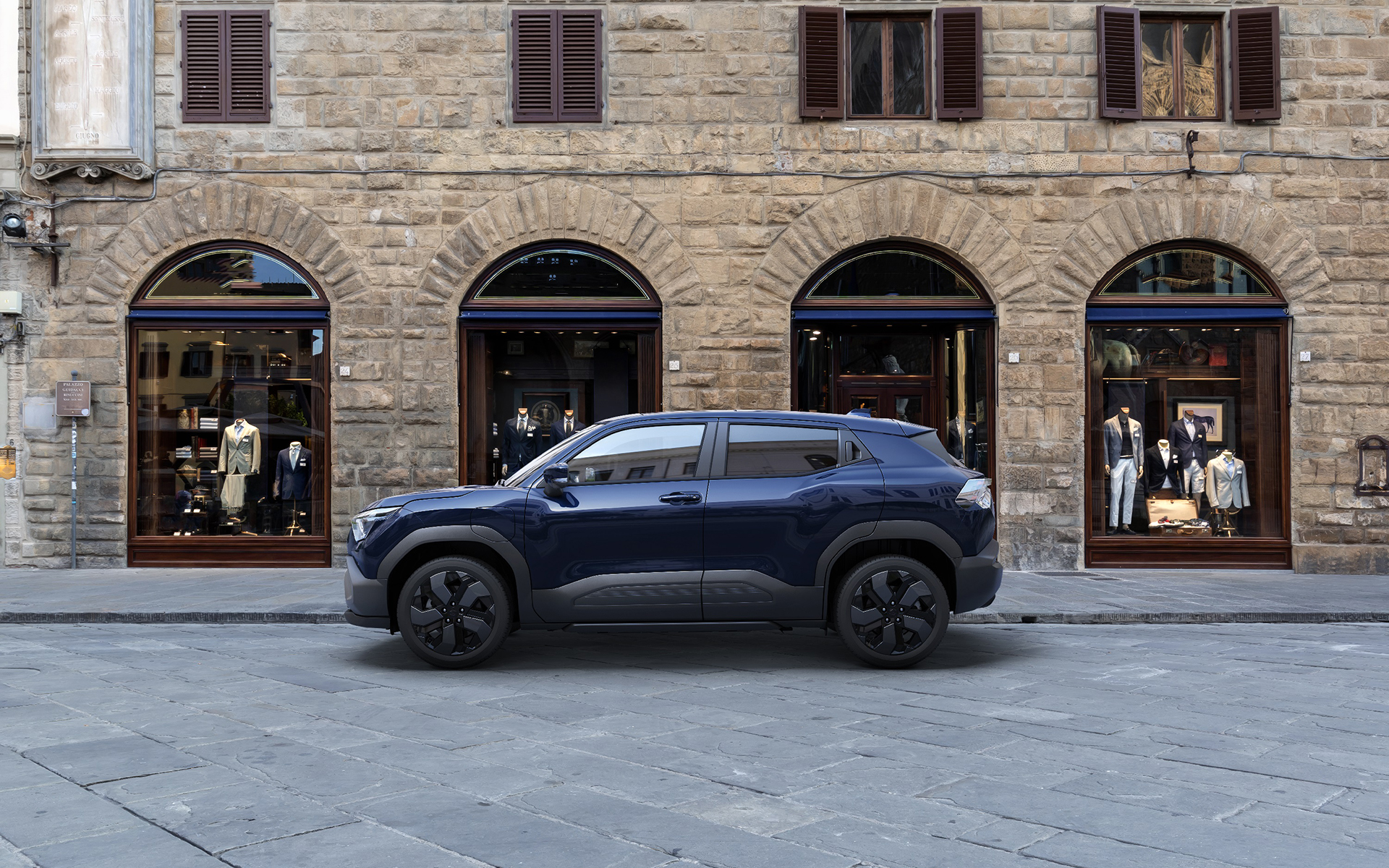 e VITARAのボディサイズは4275×1800×1635mm（全長×全幅×全高）、ホイールベースは2700mm