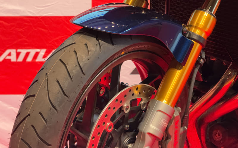 ブリヂストン、2輪用タイヤの新製品「バトラックス スポーツツーリング