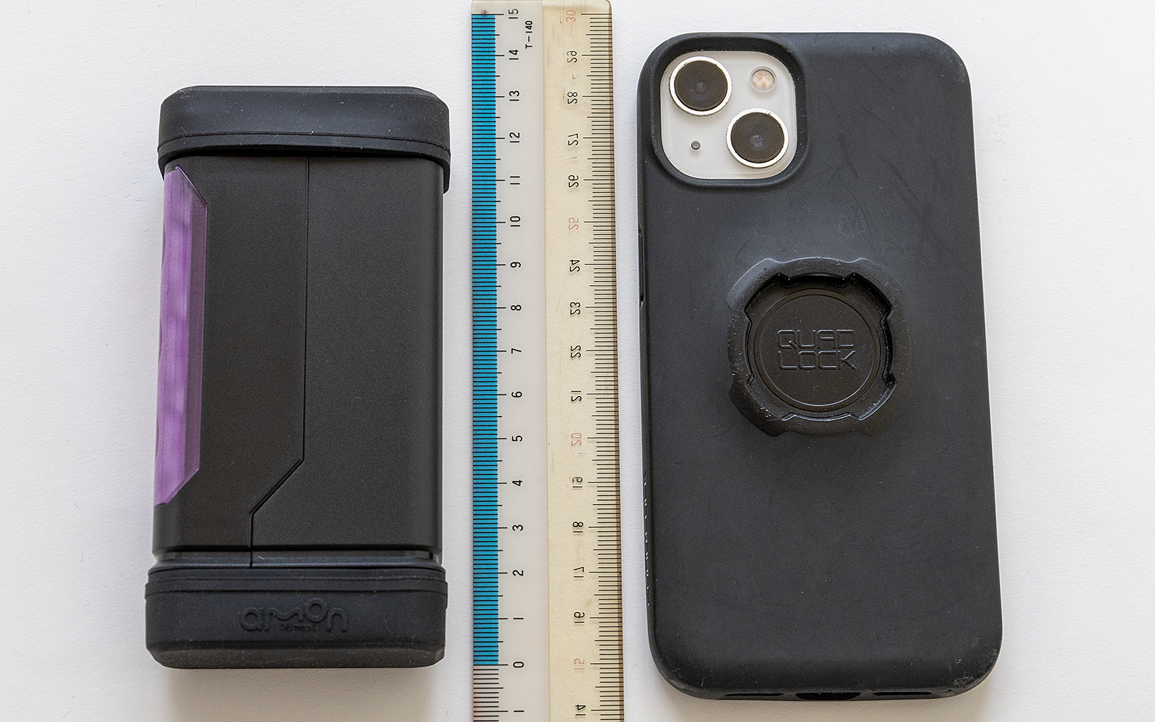 片手で持てるサイズなのでドアポケットやインパネまわりの収納に入れておくことも可能