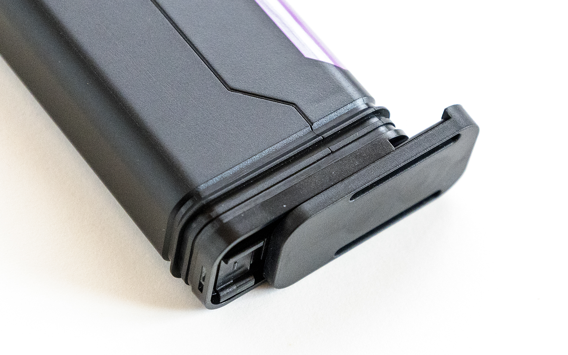 ふたはスライド式。本体の溝に差し込む作りでガタがなくぴったりとはまる