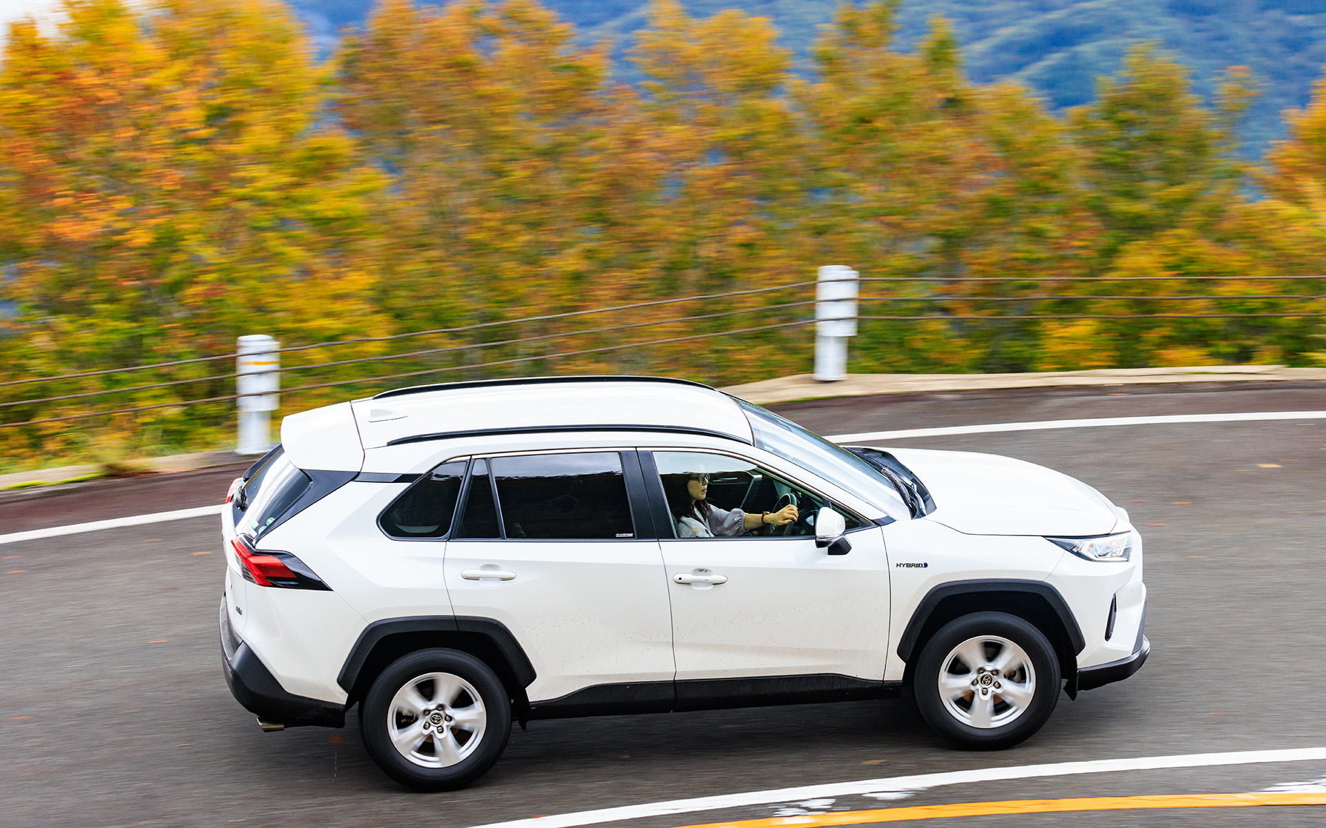 ドライ路面でも安定した走りを見せてくれるブリザック VRX3