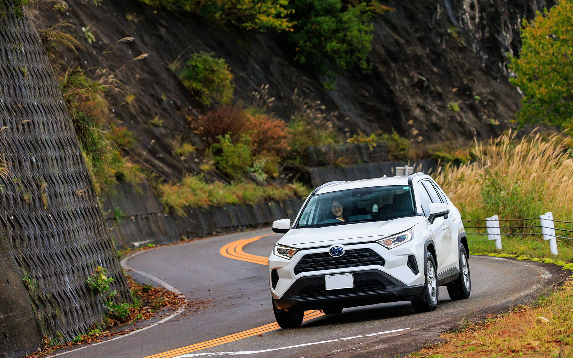 ブリザック VRX3ではSUVの車高を感じさせないコーナリングを見せてくれる