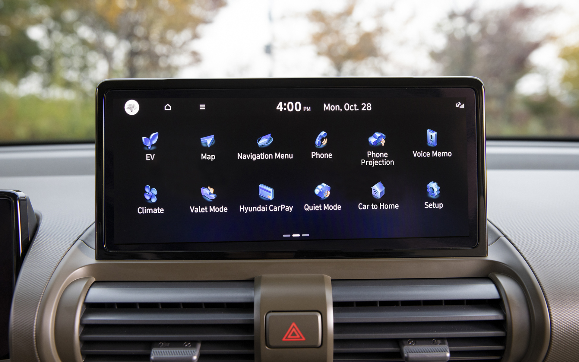 インスターのスイッチ類は使いやすく、シンプルな内装も好感が持てる