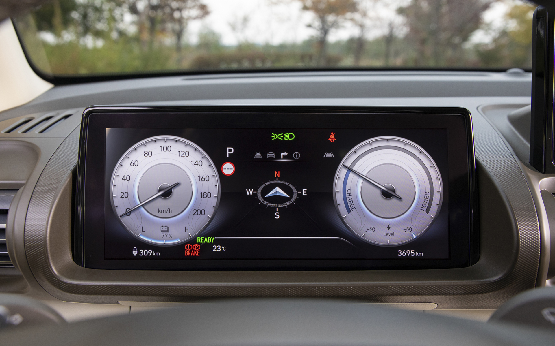 インスターのスイッチ類は使いやすく、シンプルな内装も好感が持てる