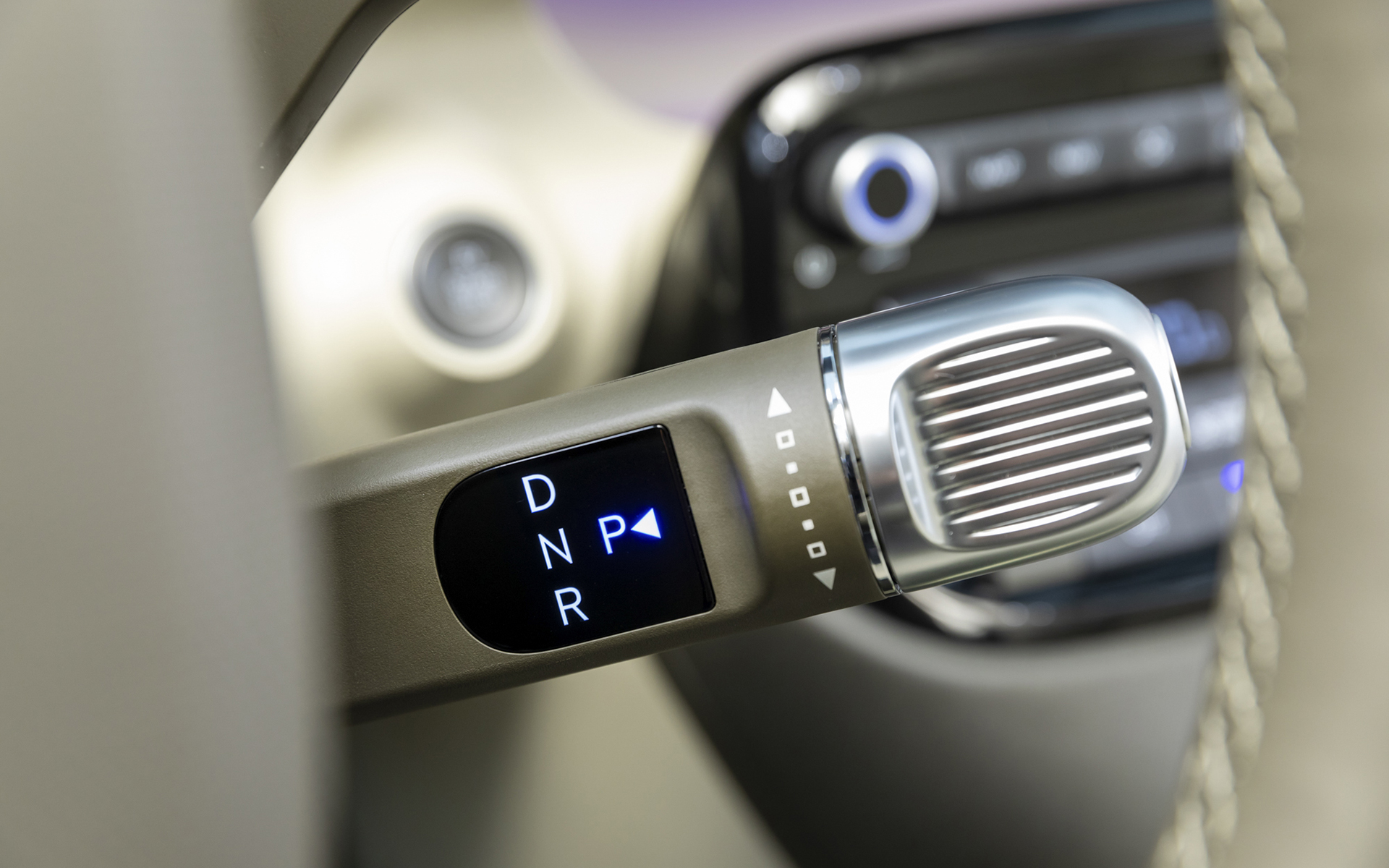 インスターのスイッチ類は使いやすく、シンプルな内装も好感が持てる