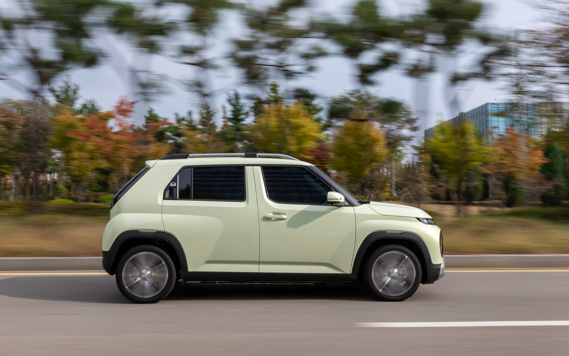 コーナーでも安定感ある走りをみせるインスター