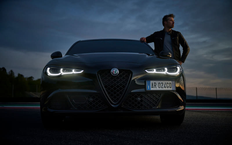 アルファ ロメオ、「ジュリア クアドリフォリオ」左ハンドルモデル日本