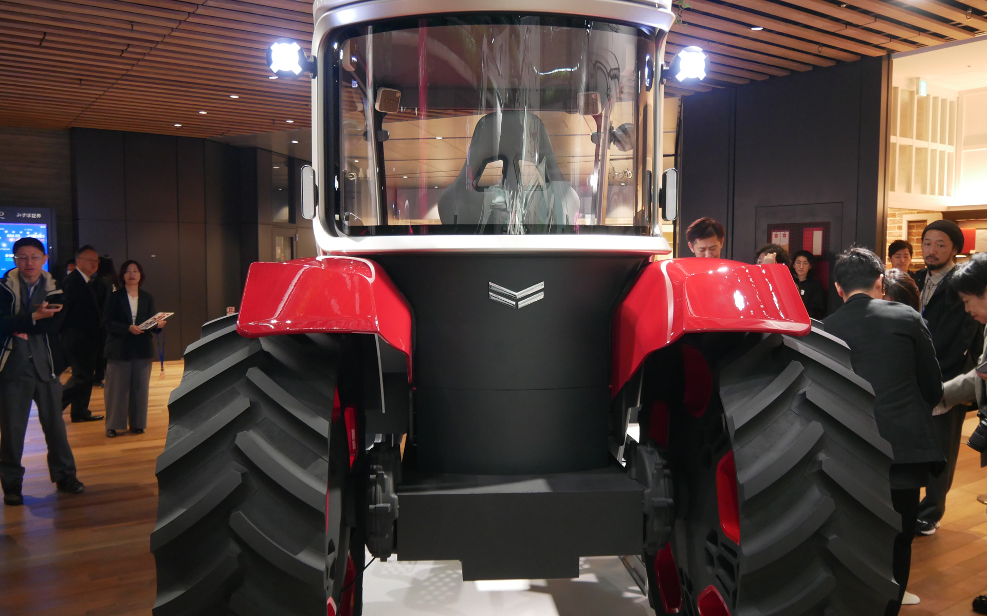 リアトレッドの自由度を高め、様々な作物に柔軟に対応できる