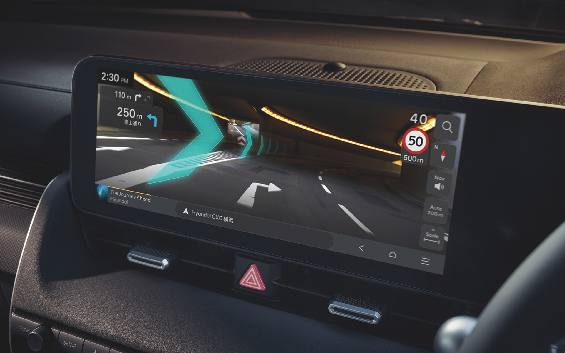 車両前方の映像をセンターのインフォテインメント画面に映し、ルート案内に重ねて表示するARナビを搭載