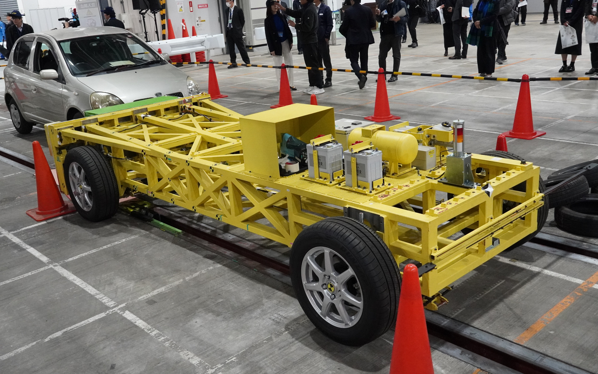 台車にも多くの測定機器を積んでいる