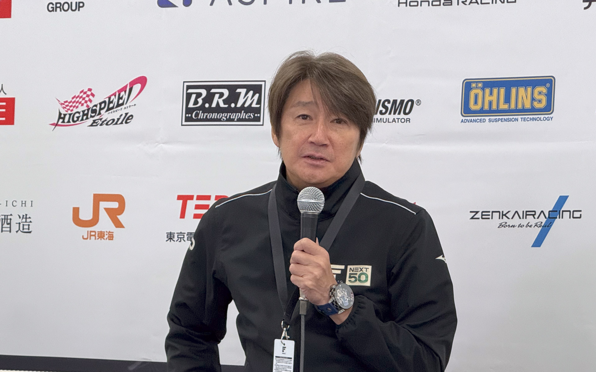 デモ走行を見て「あー、未来が来ちゃったなぁ」と語るJRP 近藤真彦会長