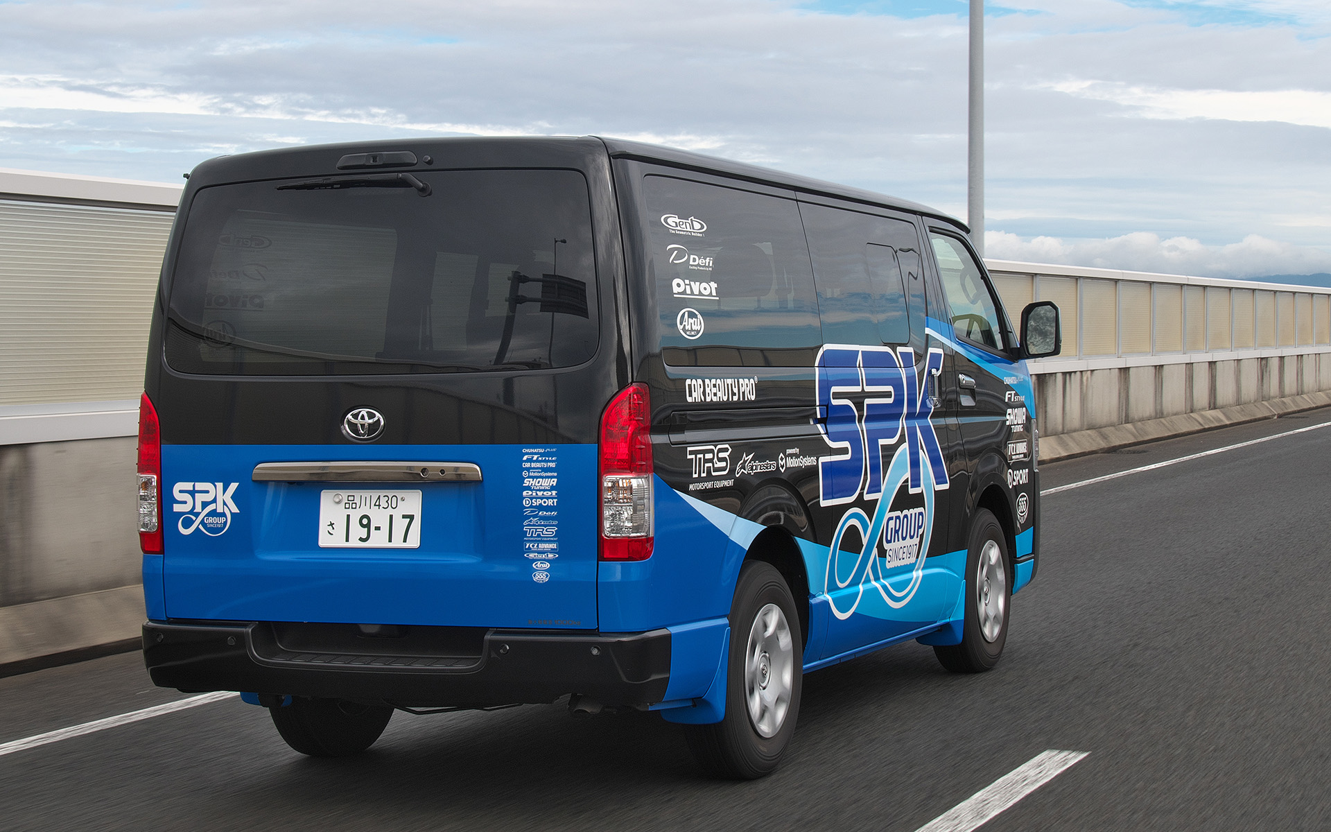 ハイエースで快適にロングドライブができる未来が、もうそこまで来ているようだ