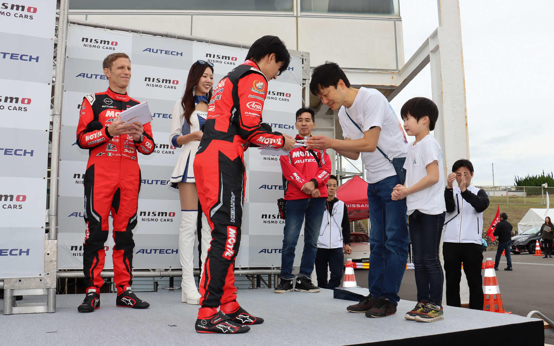 「遠来賞（北東方面）」の受賞者は、北海道室蘭市からセレナ e-POWER AUTECHで来場した「ぬまっち」さん