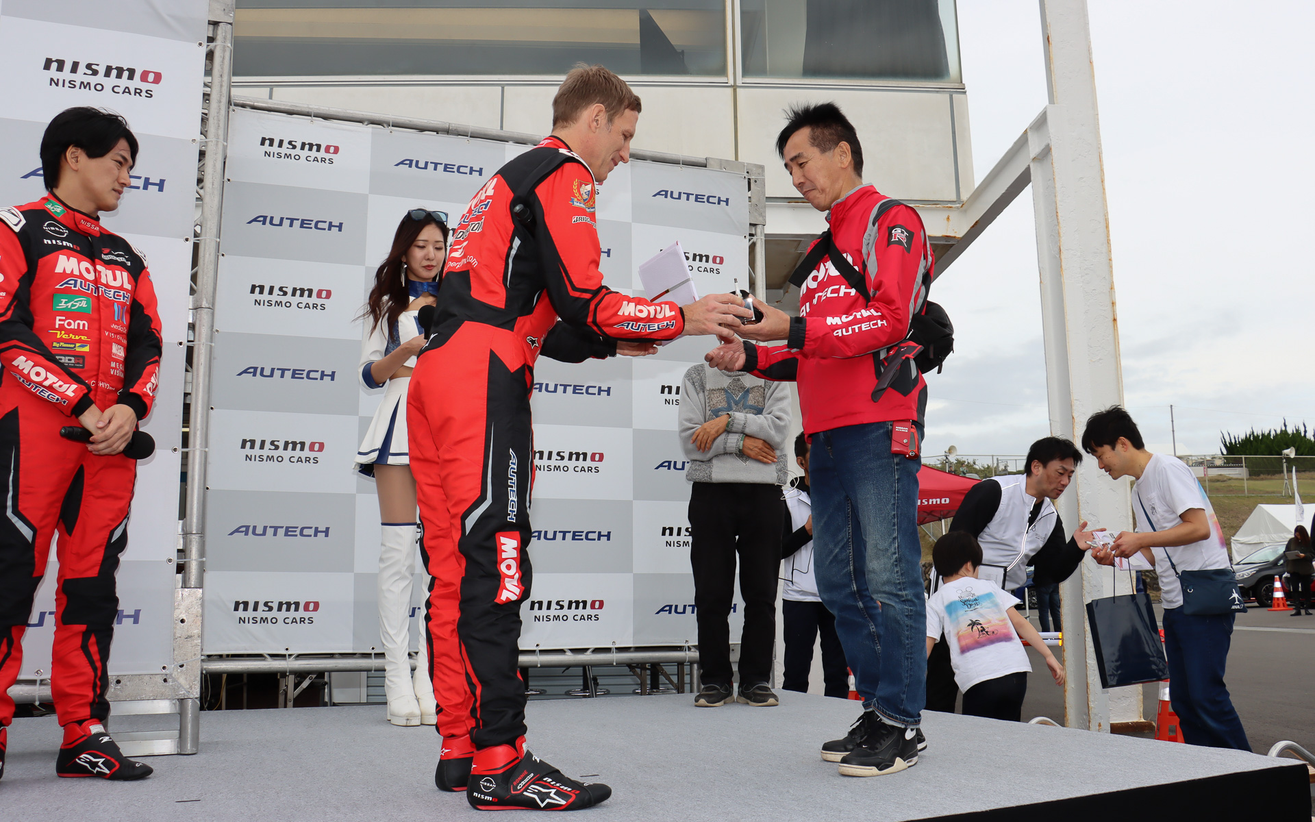 「遠来賞（南西方面）」の受賞者は、佐賀県武雄市からオーラ NISMOで来場した「Kutoneko E52」さん