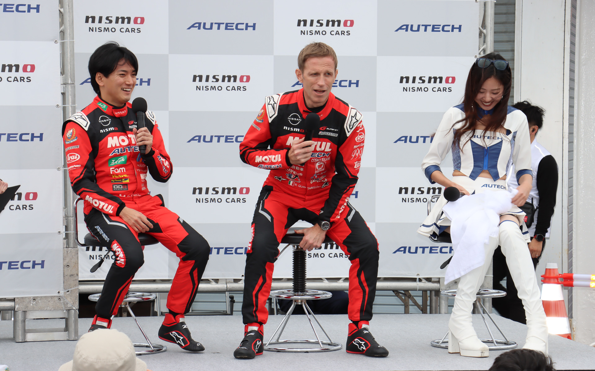 登壇後に着席する際、イスの座面がかなり低い位置になっていたことに気付いたクインタレッリ選手が「この高さは誰の足に合わせたものなの？」と冗談を口にして会場の雰囲気を和ませるひと幕も