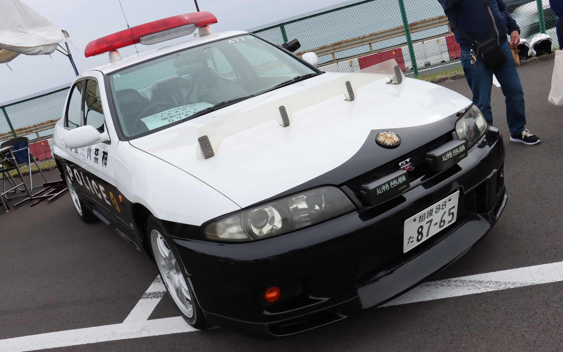 「スカイライン GT-R オーテックバージョン 40th ANNIVERSARY」をベースにした神奈川県警のパトカー