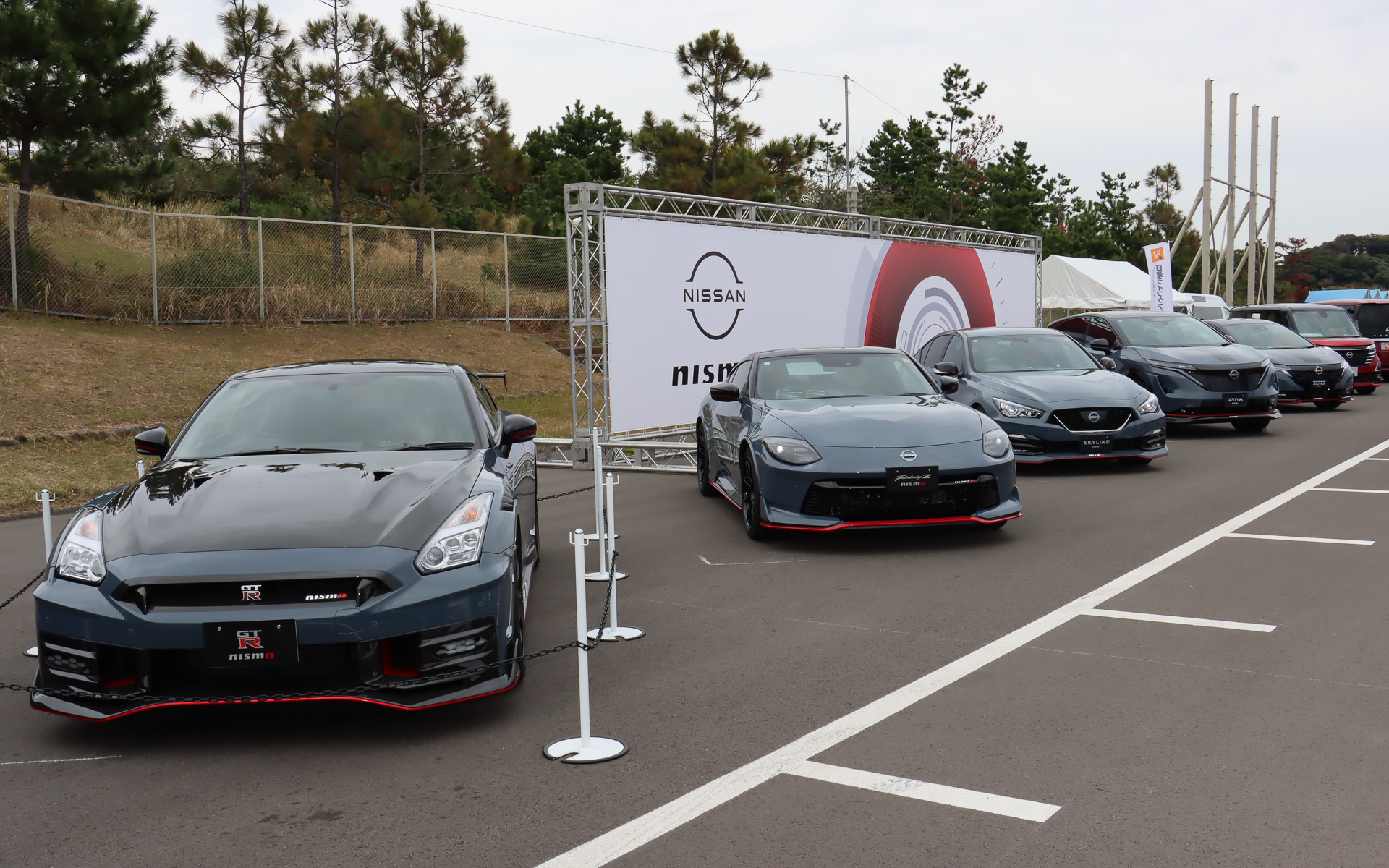 NISMOブランド車の展示コーナー