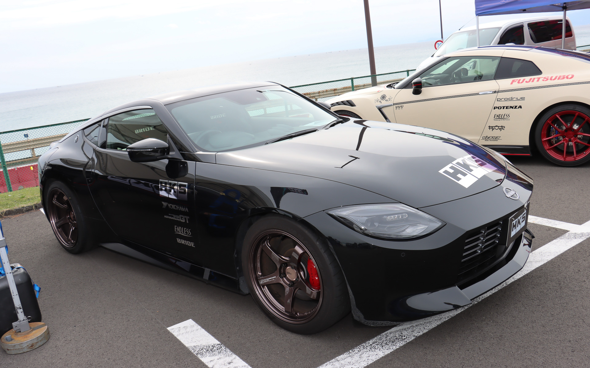 HKSブースで車両展示された「フェアレディZ」