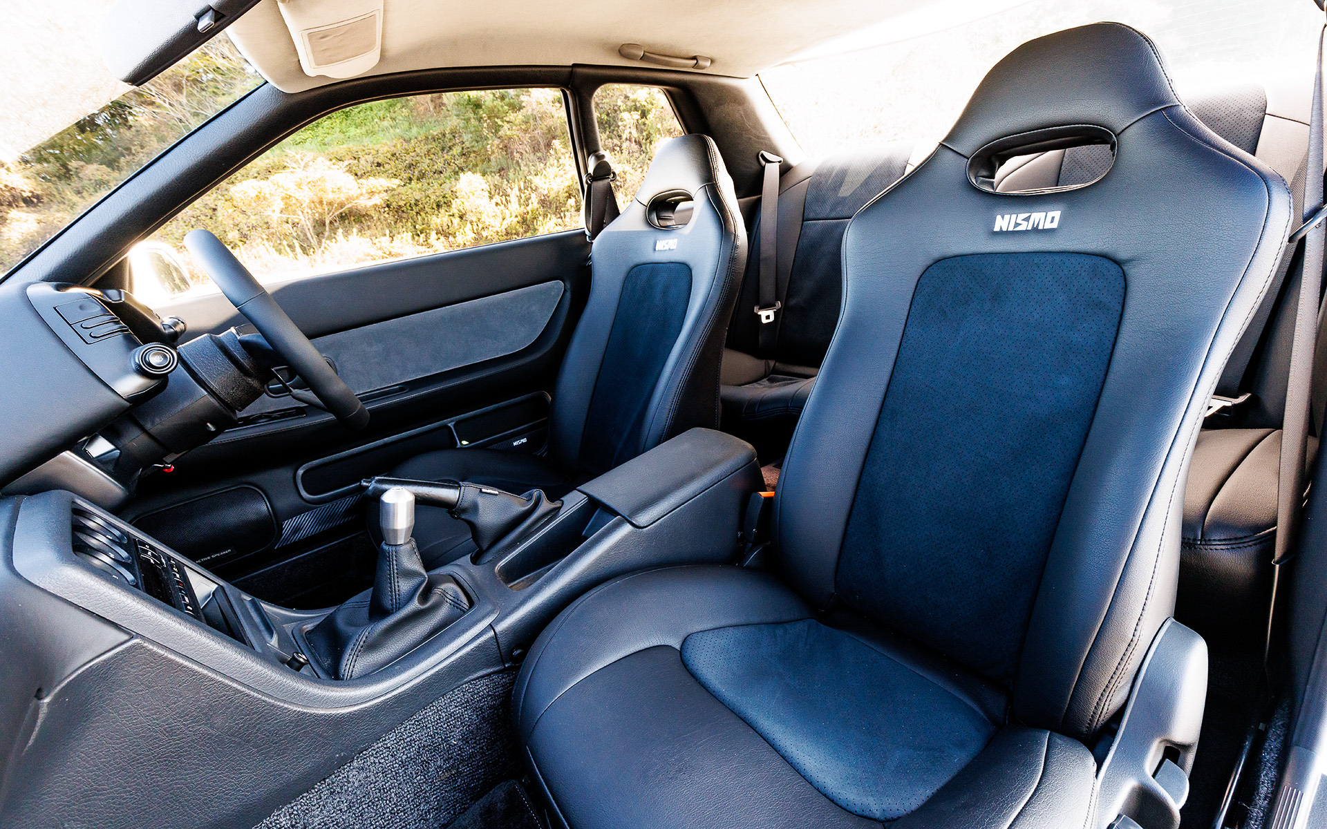 シートカバー（13万2000円）もNISMO製