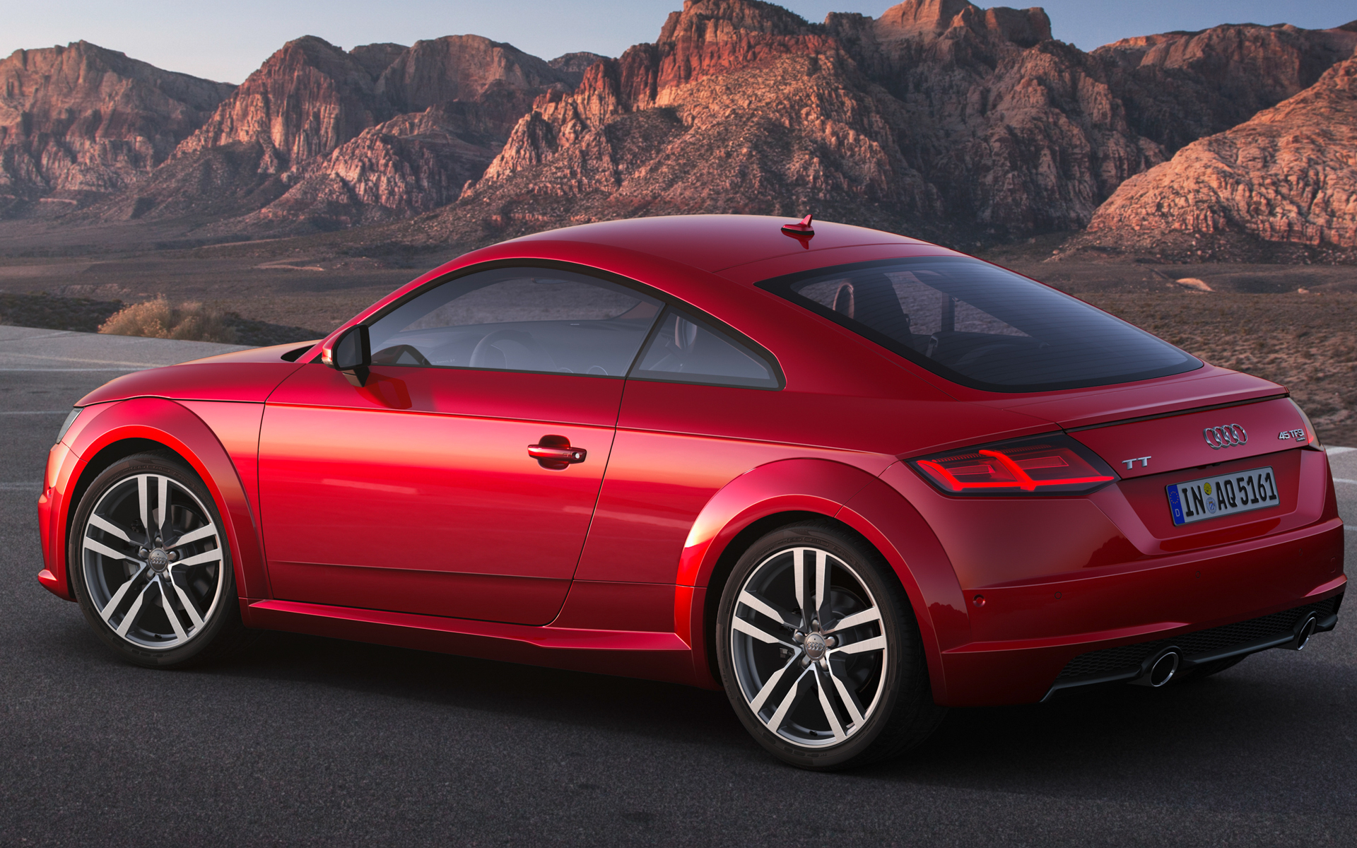 ボディサイズは4180×1830×1380mm（全長×全幅×全高）、ホイールベースは2505mm