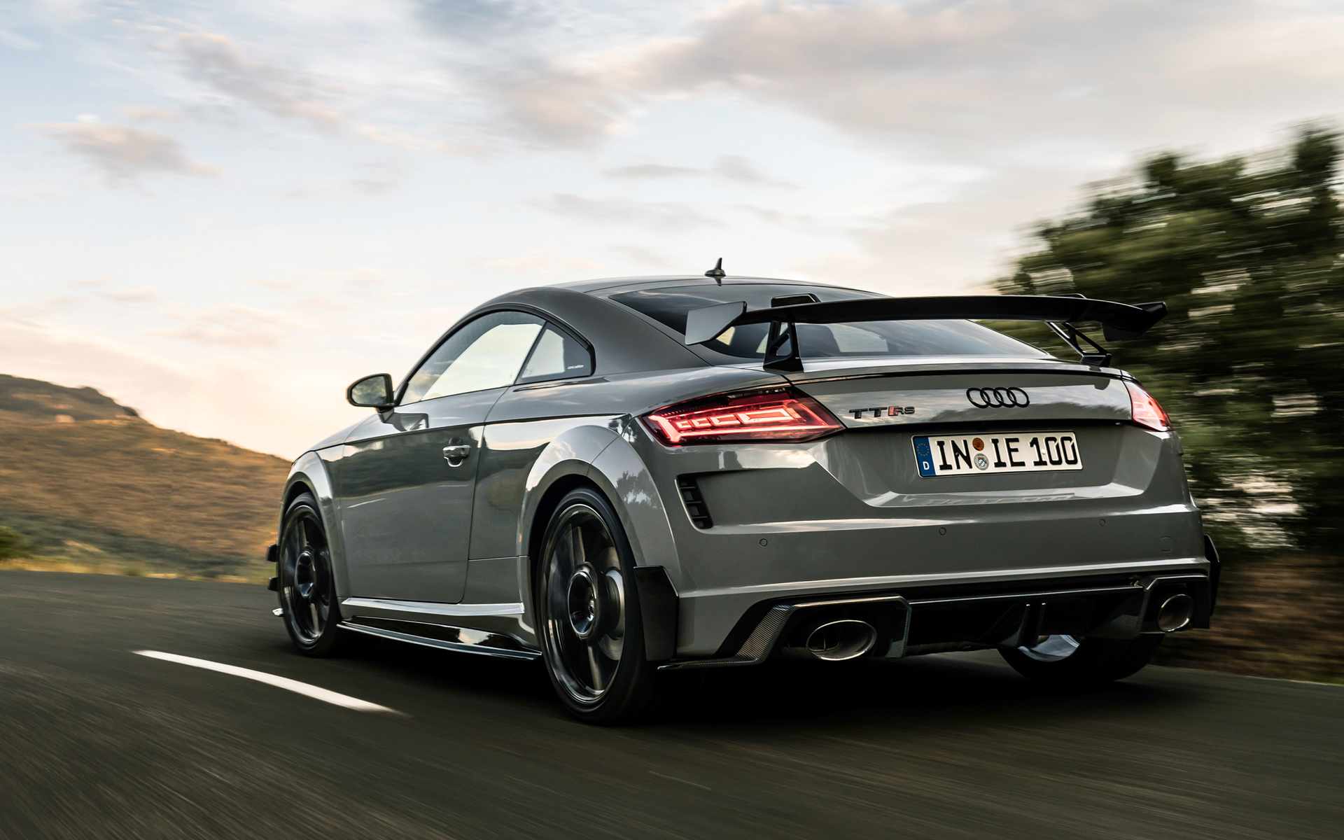 3代目TT RSクーペ アイコニックエディション