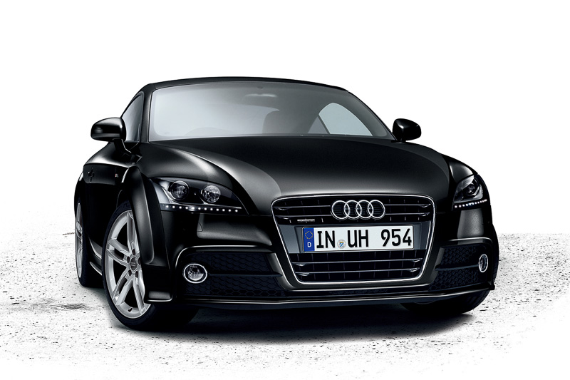 2代目TT Coupe 2.0 TFSI quattro S-line Package。ボディサイズは4180×1840×1390mm（全長×全幅×全高）、ホイールベースは2465mm