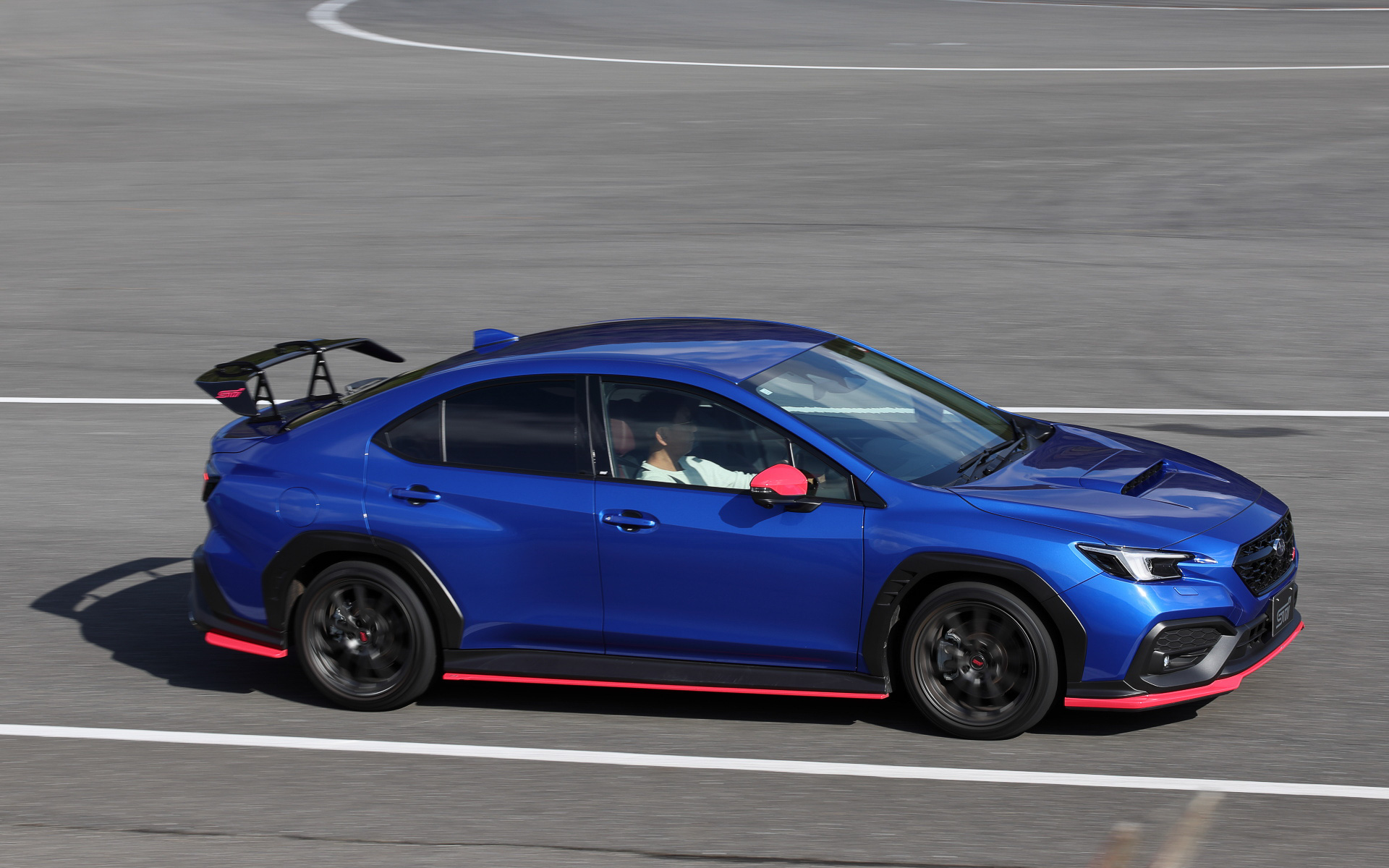 STIパーツをふんだんに使用した「WRX S4 STI Sport R EX」