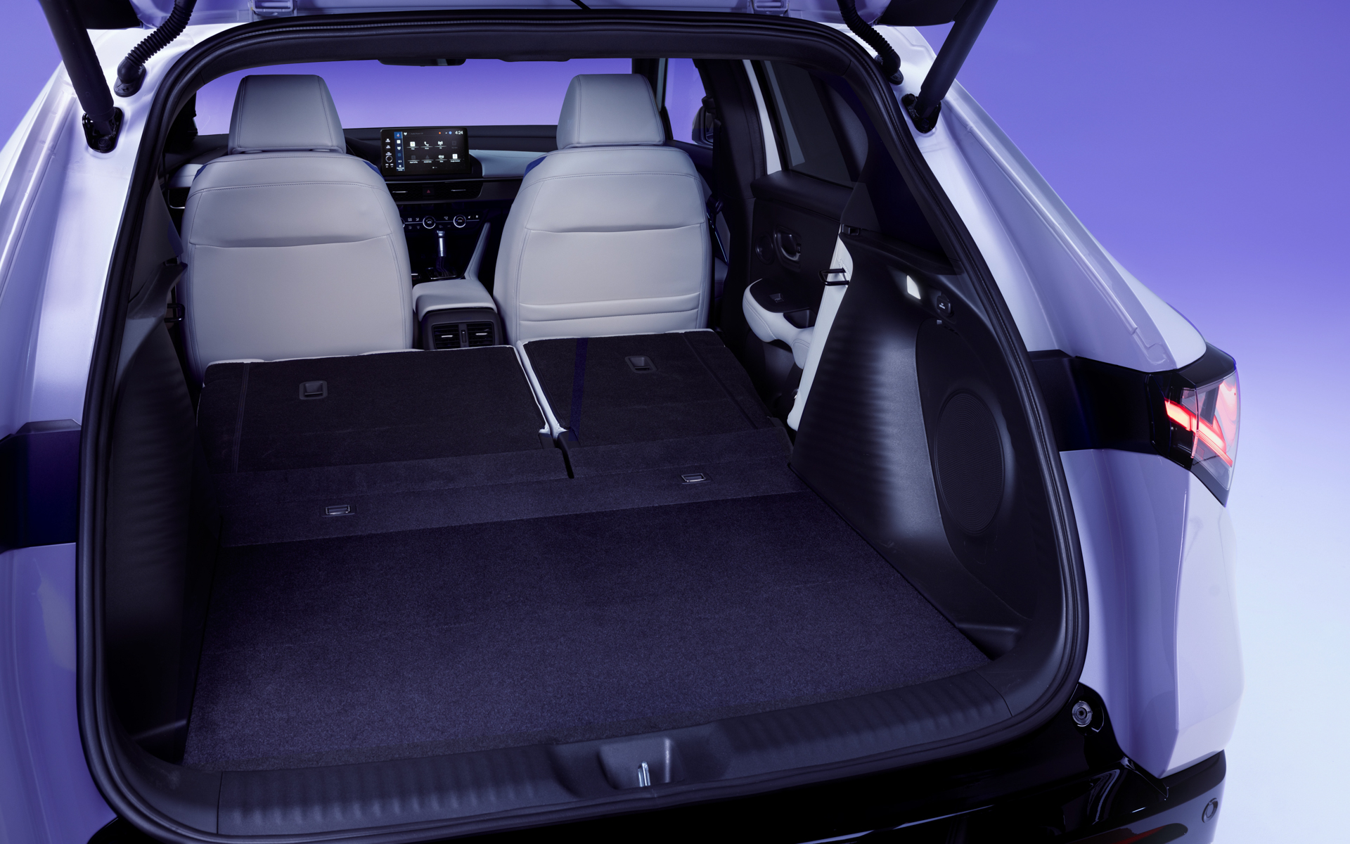 6：4分割式の後席背もたれを平らにすると55.1ft<sup>3</sup>にまで拡大できる