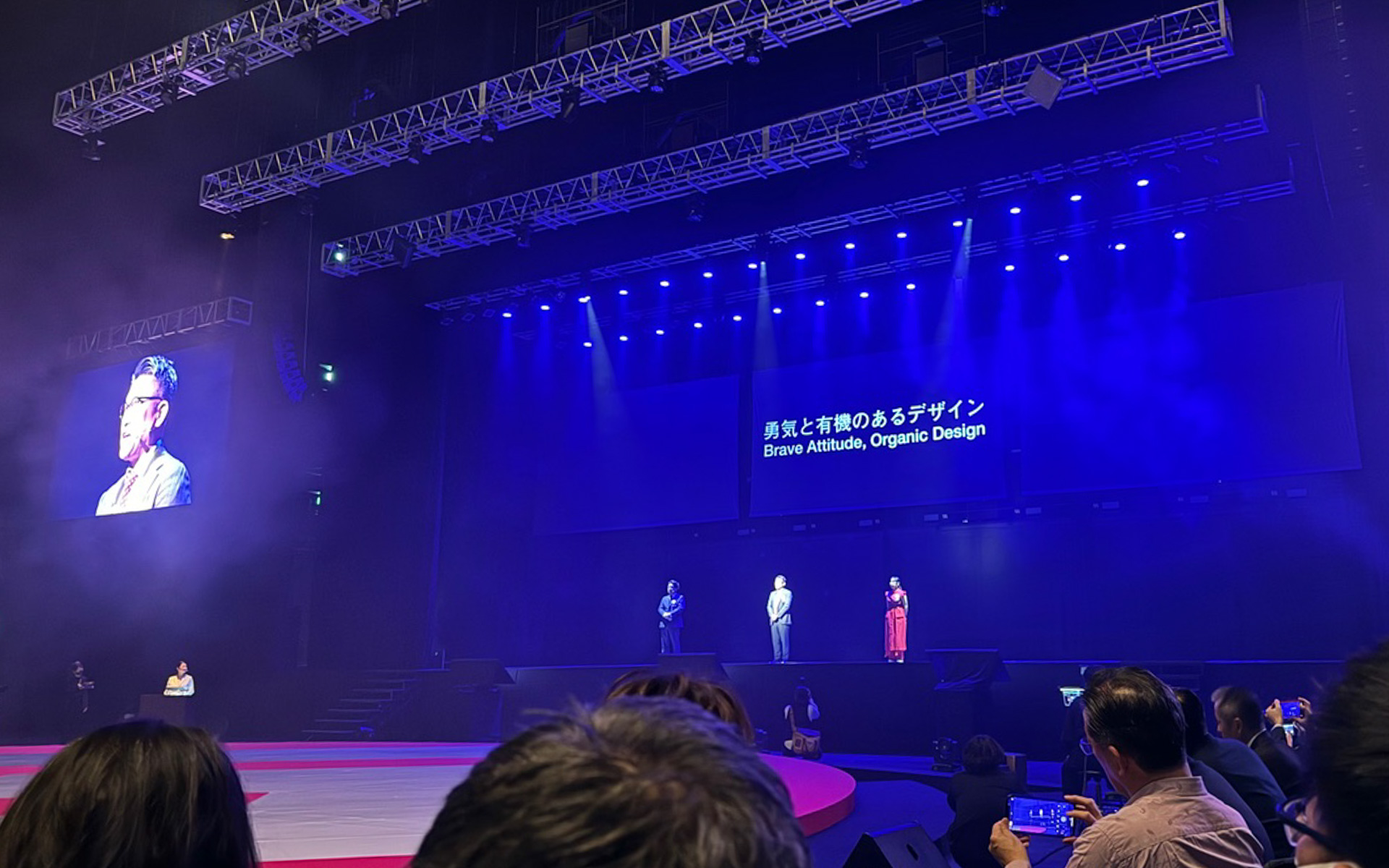 2024年度の受賞作品は1579作品ということで、受賞者とプレスのみが参加できる「2024年度グッドデザイン賞　受賞祝賀会（大賞発表）」は大賑わい。ステージではトークセッションが行われ、ためになる話も聞けてとてもいい経験をさせていただきました