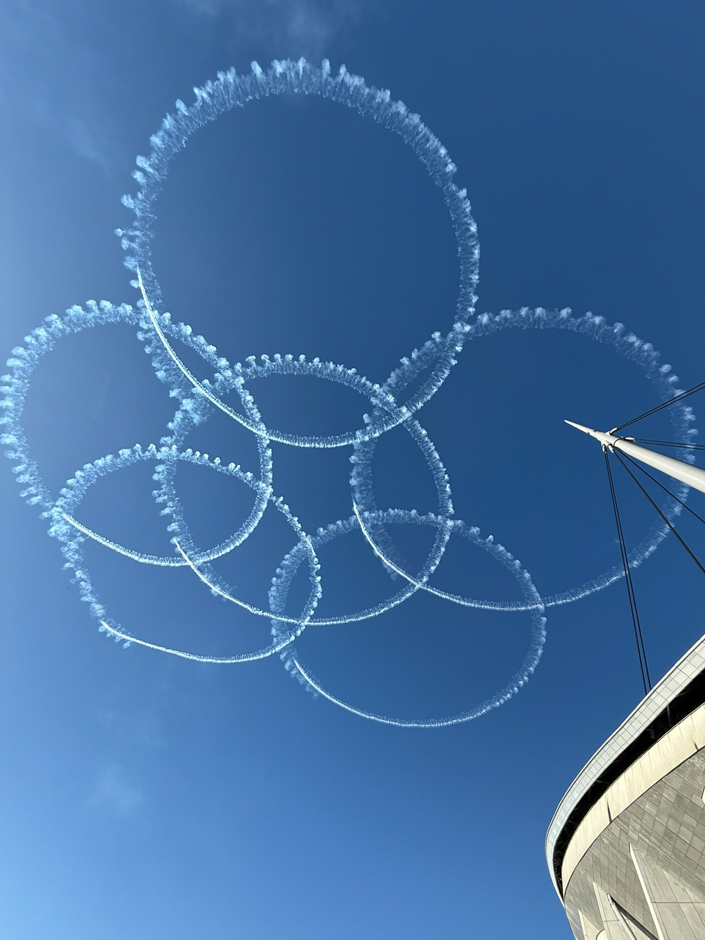 豊田スタジアム上空に描かれたさくら