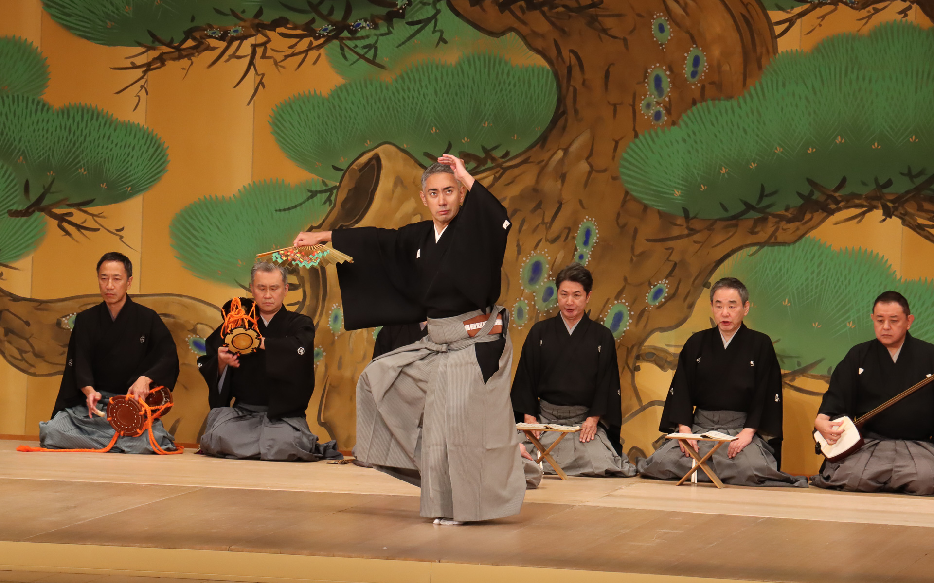 歌舞伎舞踊を披露した市川團十郎さん