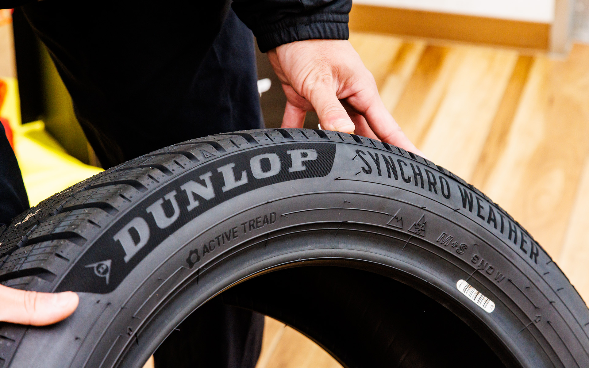 「ここがカッコいいんです！」と三瓶さんイチオシのサイドデザインに注目