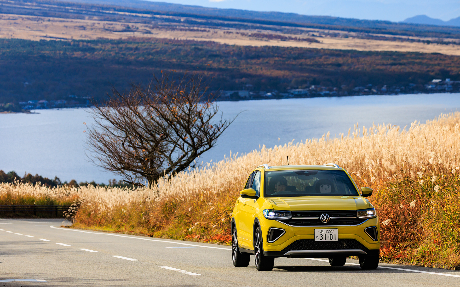 シンクロウェザーの試乗は、10月にマイナーチェンジしたばかりの<a href="https://www.volkswagen.co.jp/ja/models/t-cross.html" class="n" target="_blank">新型「T-Cross」</a>。取りまわしのよいボディサイズのまま、エクステリアデザインが刷新されたのが特徴