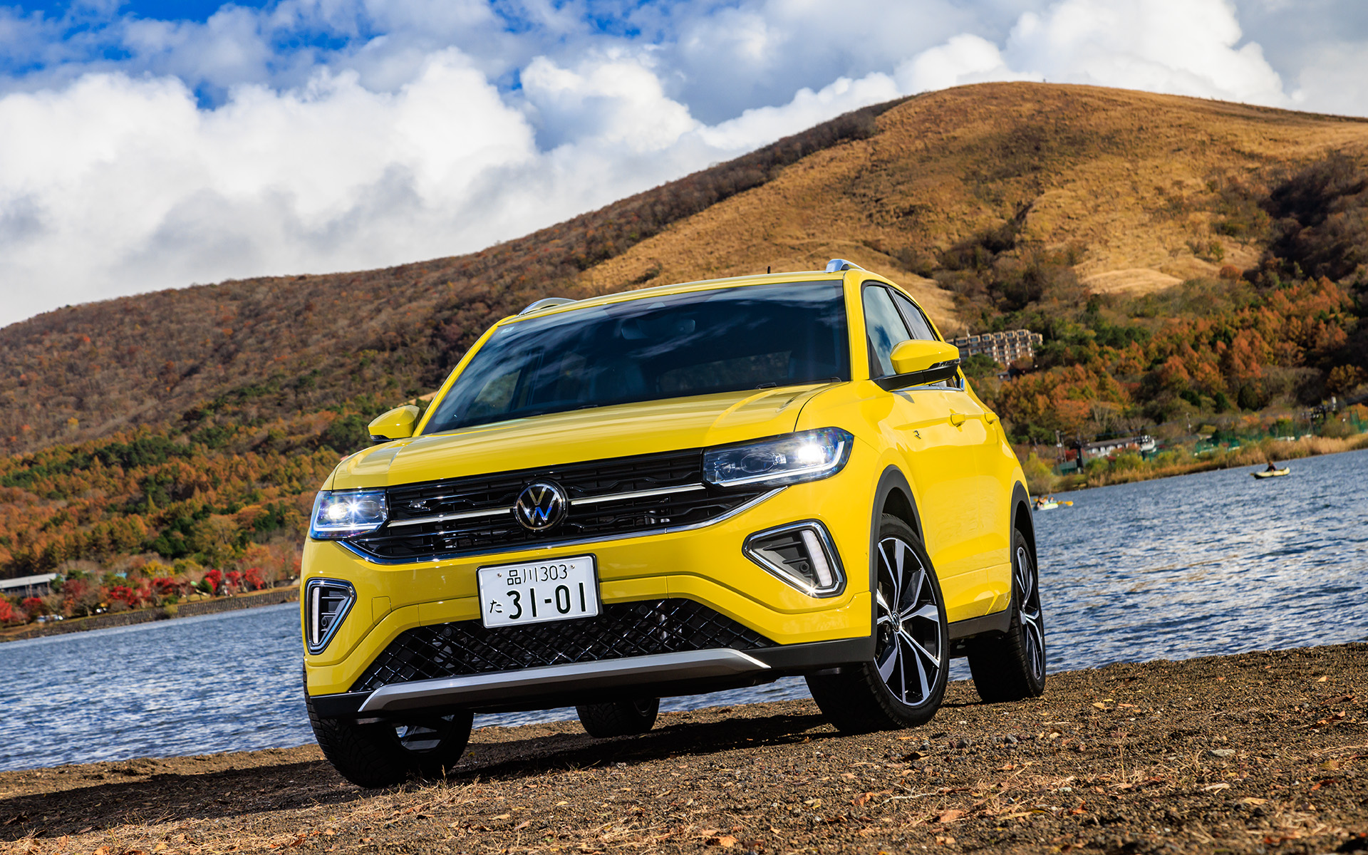 この日の目的地「sotosotodays CAMPGROUNDS 山中湖みさき」は、充実した設備とロケーションが人気のキャンプ場。秋口には山中湖から対岸のきれいな紅葉を眺めることも可能