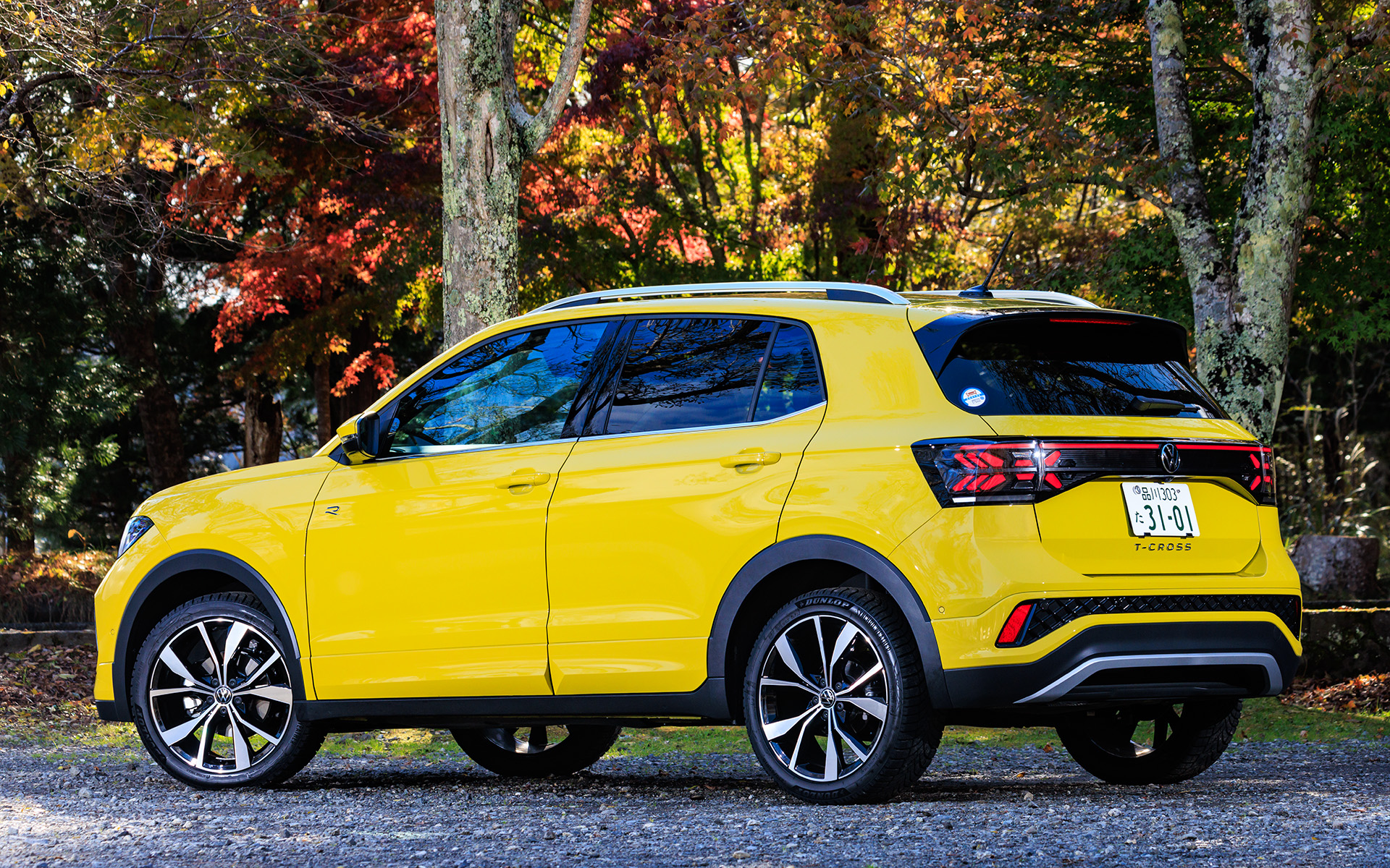 この日の目的地「sotosotodays CAMPGROUNDS 山中湖みさき」は、充実した設備とロケーションが人気のキャンプ場。秋口には山中湖から対岸のきれいな紅葉を眺めることも可能