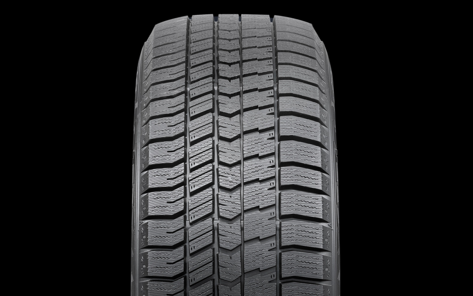 トレッドパターンは左右非対称の「アシンメトリックNAVIパターン」