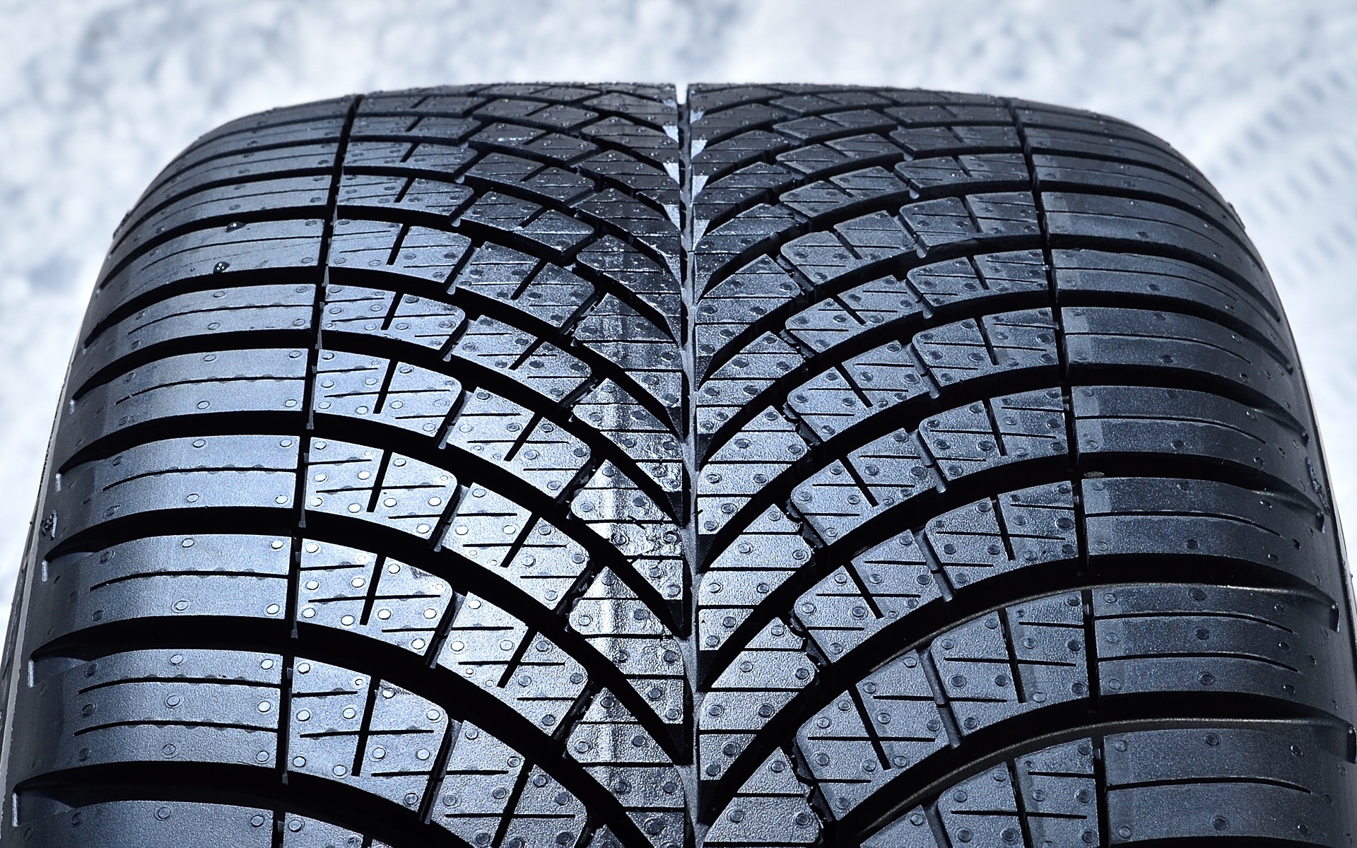 「新Vシェイプドトレッド」がノイズを低減