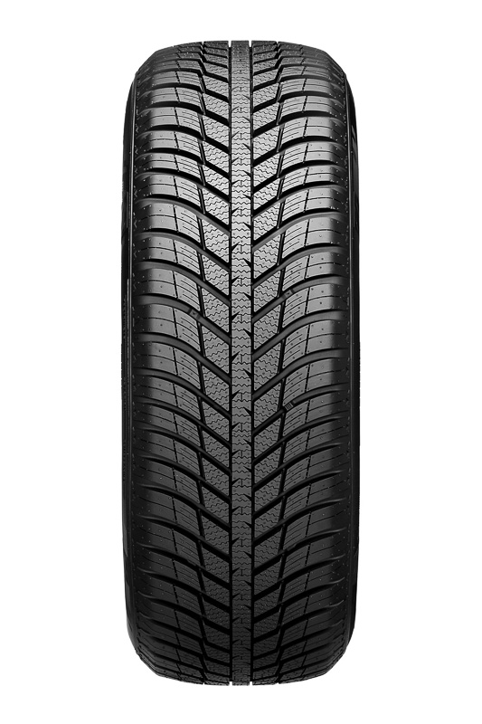 トレッドセンターの「3Dウィンターサイプ」とショルダーの「サマーサイプ」を組み合わせた「マルチシーズンサイプ」により、あらゆる天候下で高いパフォーマンスを提供