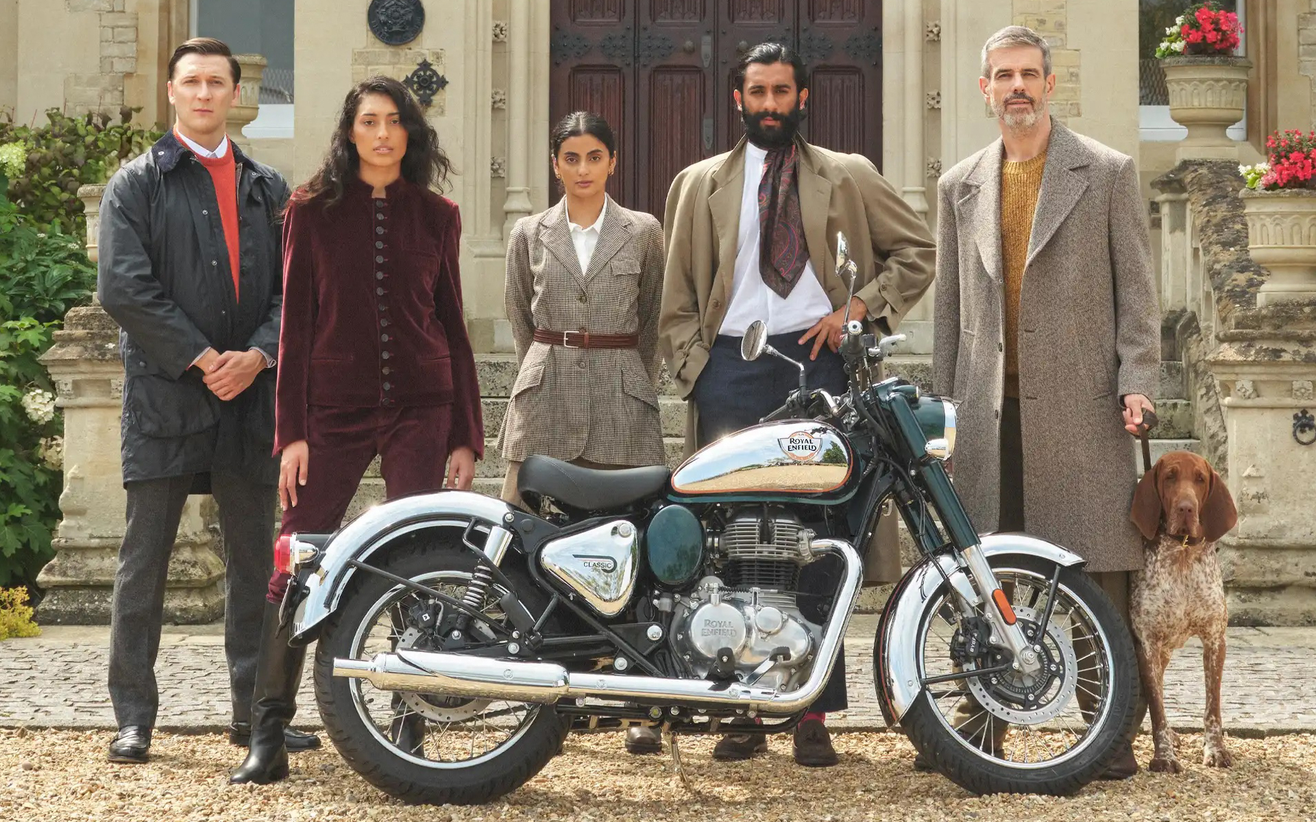 ロイヤルエンフィールドが「クラシック350」の2025年モデルを発表する