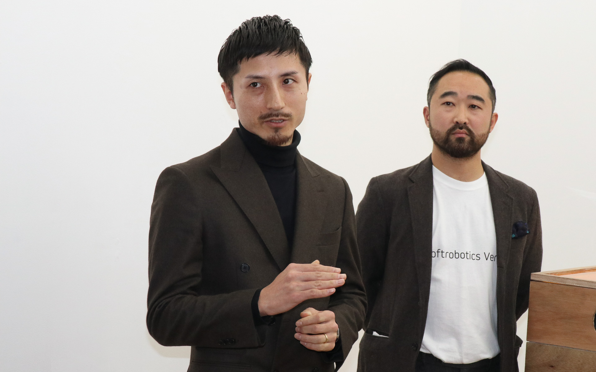 東日本電信電話株式会社 ZAKONEプロデューサー/共同設立者 尾形哲平氏（左）