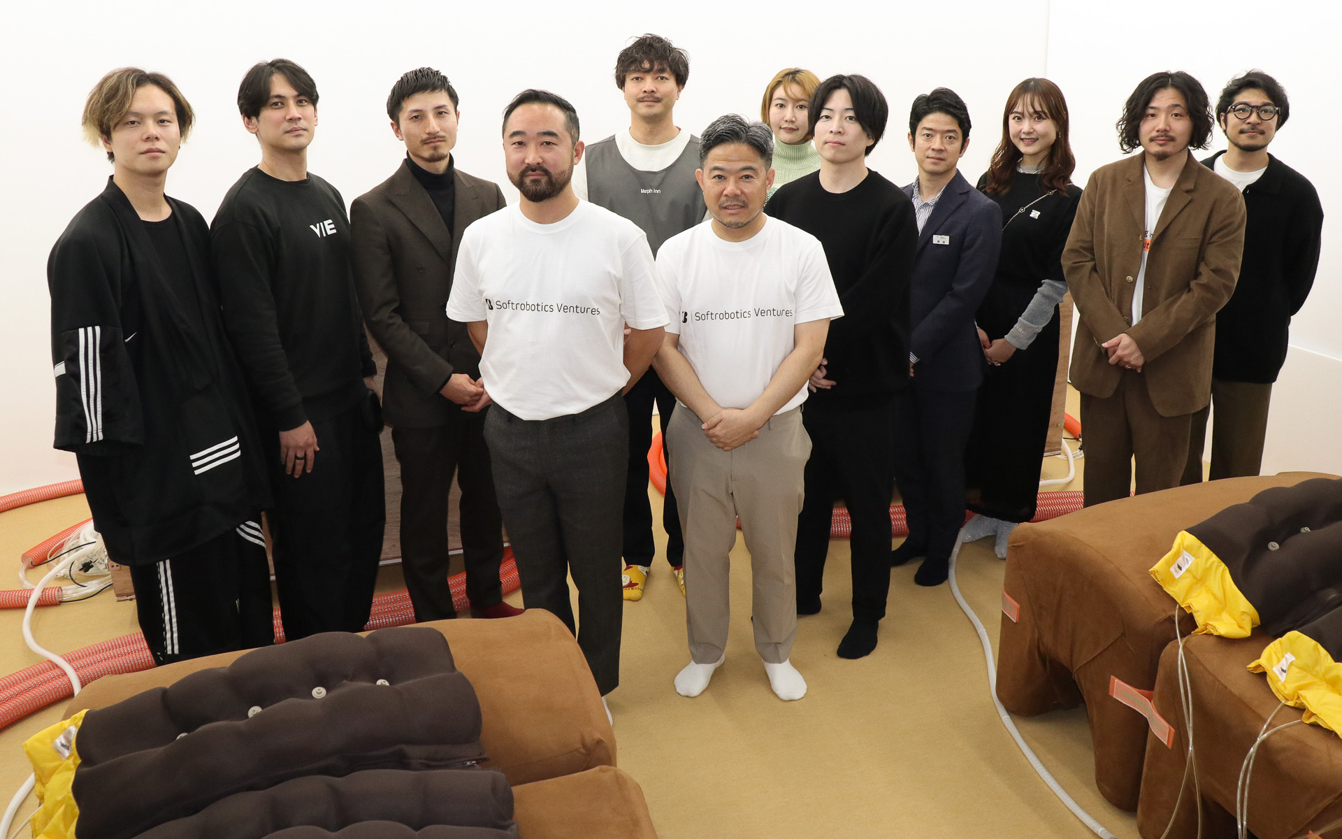 登壇者とコラボレーション企業の担当者が集まってのフォトセッション