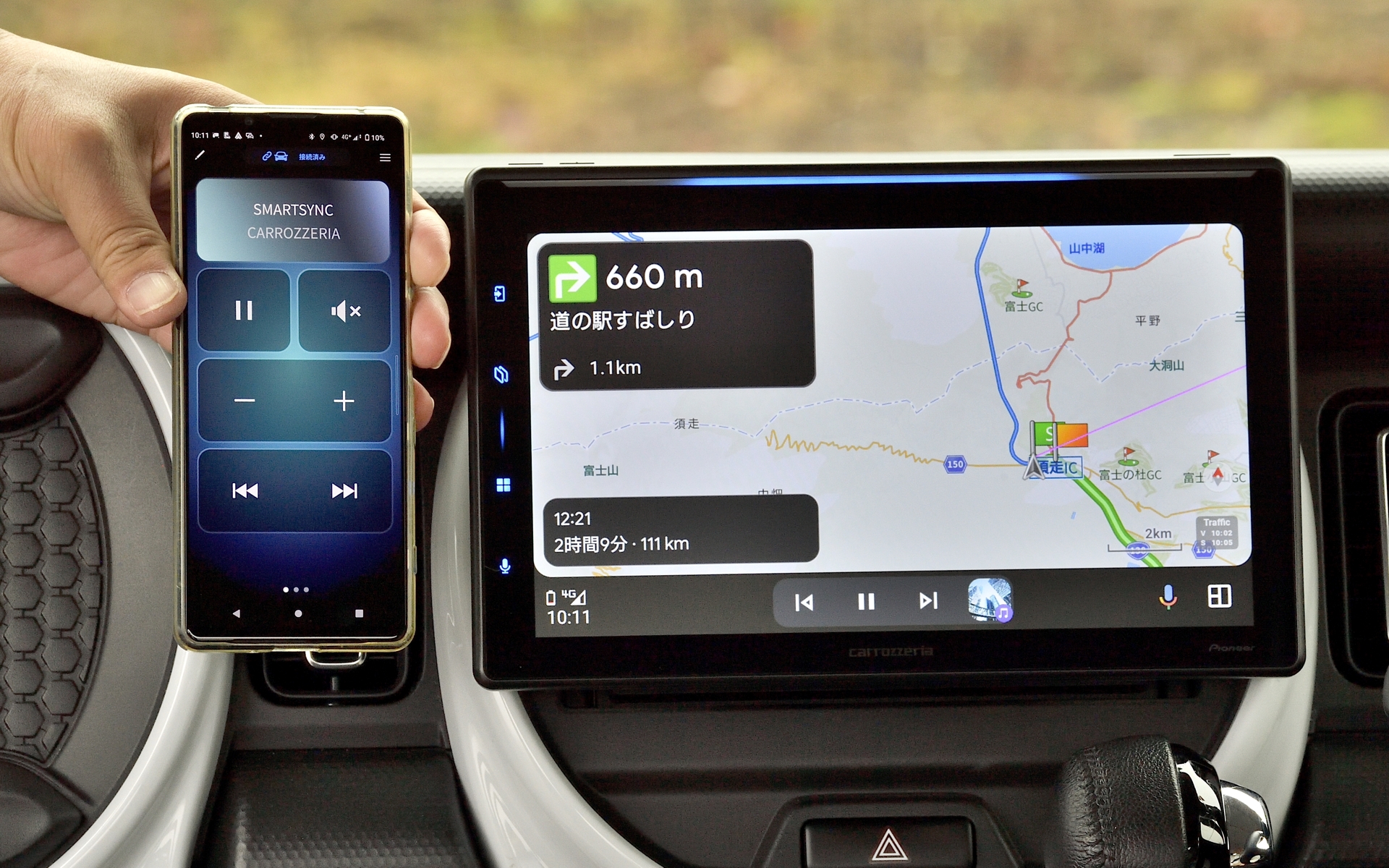 デュアルスクリーン的に使えるようになる「PxLink」。左右スワイプで3種類の画面を行き来できる