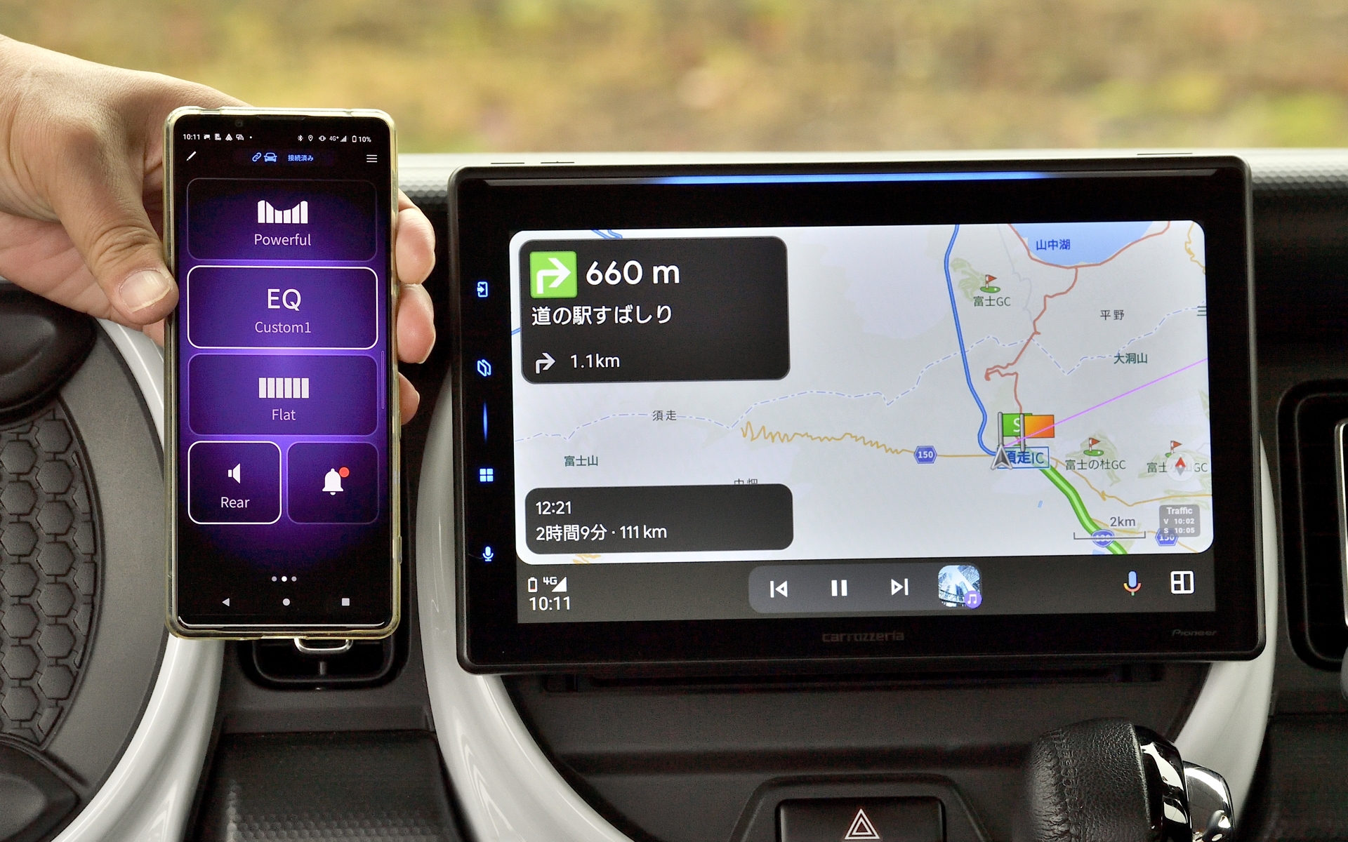 デュアルスクリーン的に使えるようになる「PxLink」。左右スワイプで3種類の画面を行き来できる