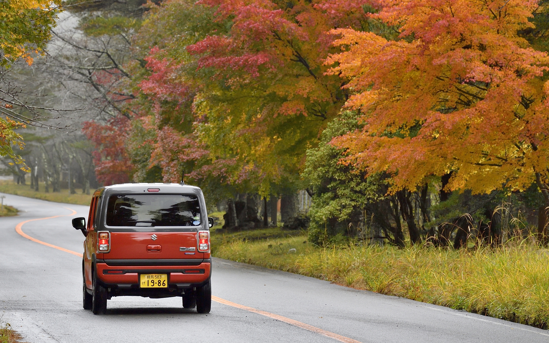 紅葉が広がりつつある箱根、富士山周辺をドライブしつつ「原音」を体感してみる