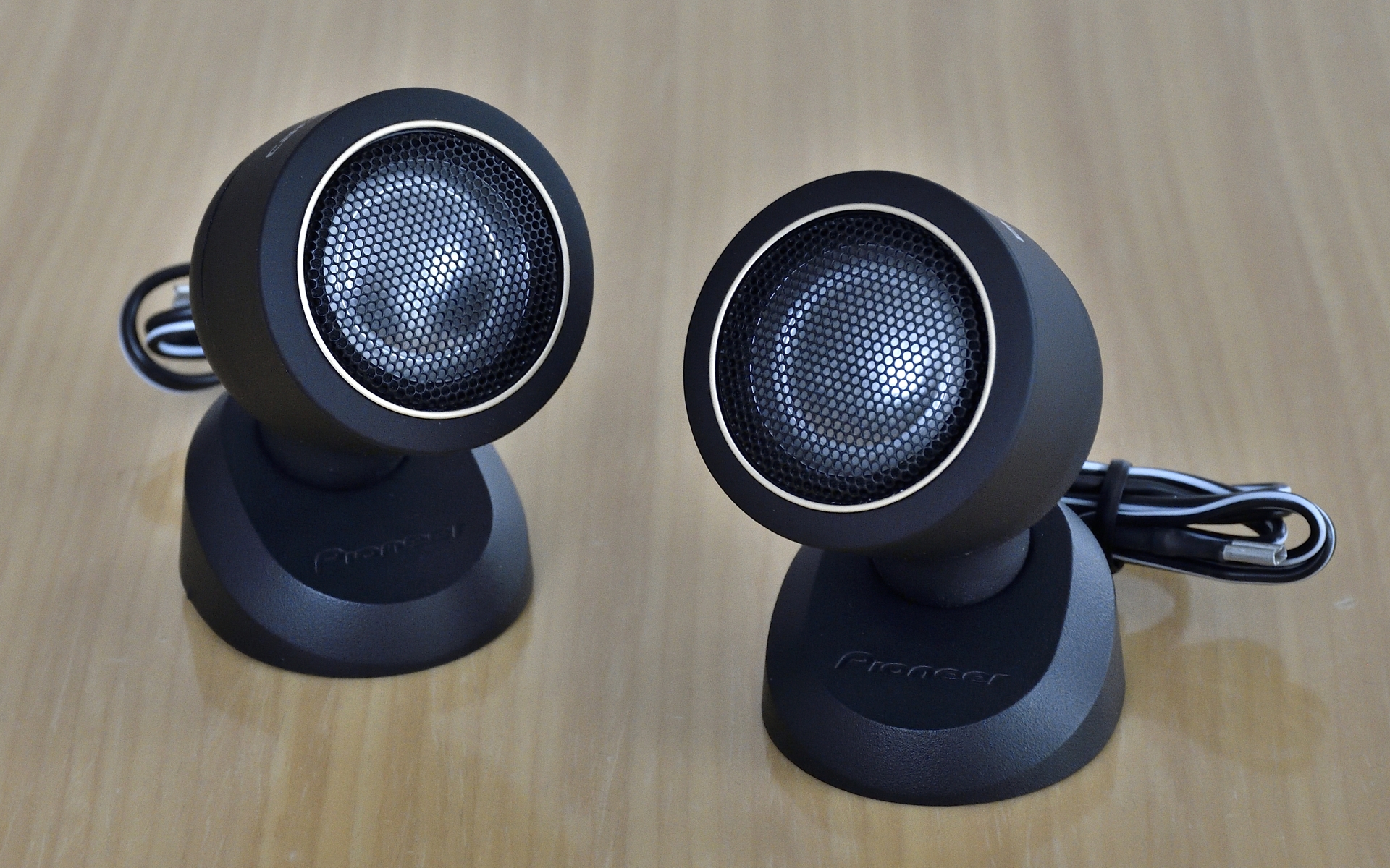 トゥイーターでも中音域を出力することで優れた指向特性を実現した