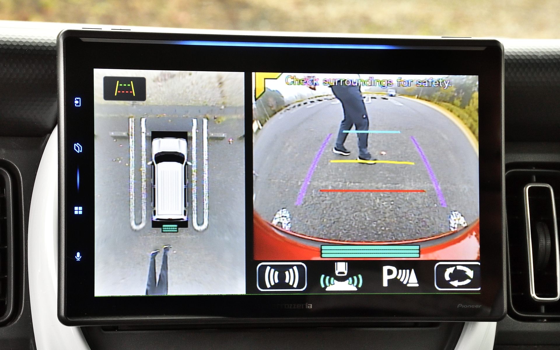 全方位モニターやバックカメラなど車載安全装備との連携も問題なし